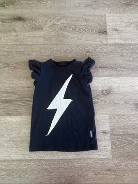 Girl’s Nununu Bolt shirt, size 3-4